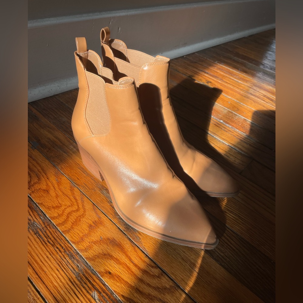 Universal thread heeled boots